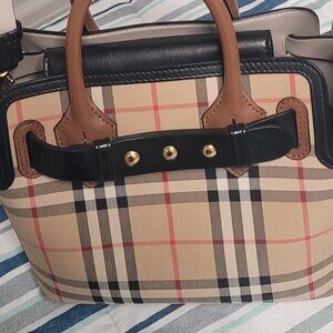 Burberry purse